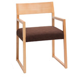 Holz-Armlehnstuhl mit gepolstertem Sitz - P490