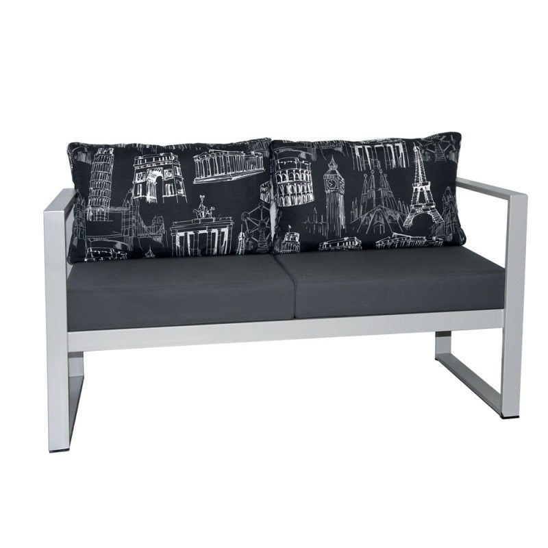 Sofa AE13 — Zweisitzer mit Metallgestell
