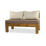 Sofa A610 — Massivholzrahmen mit Kissen