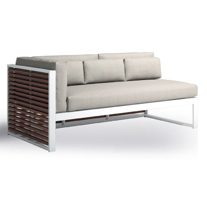 Sofa AM26 — Metallgestell mit Holzlamellen-Detail