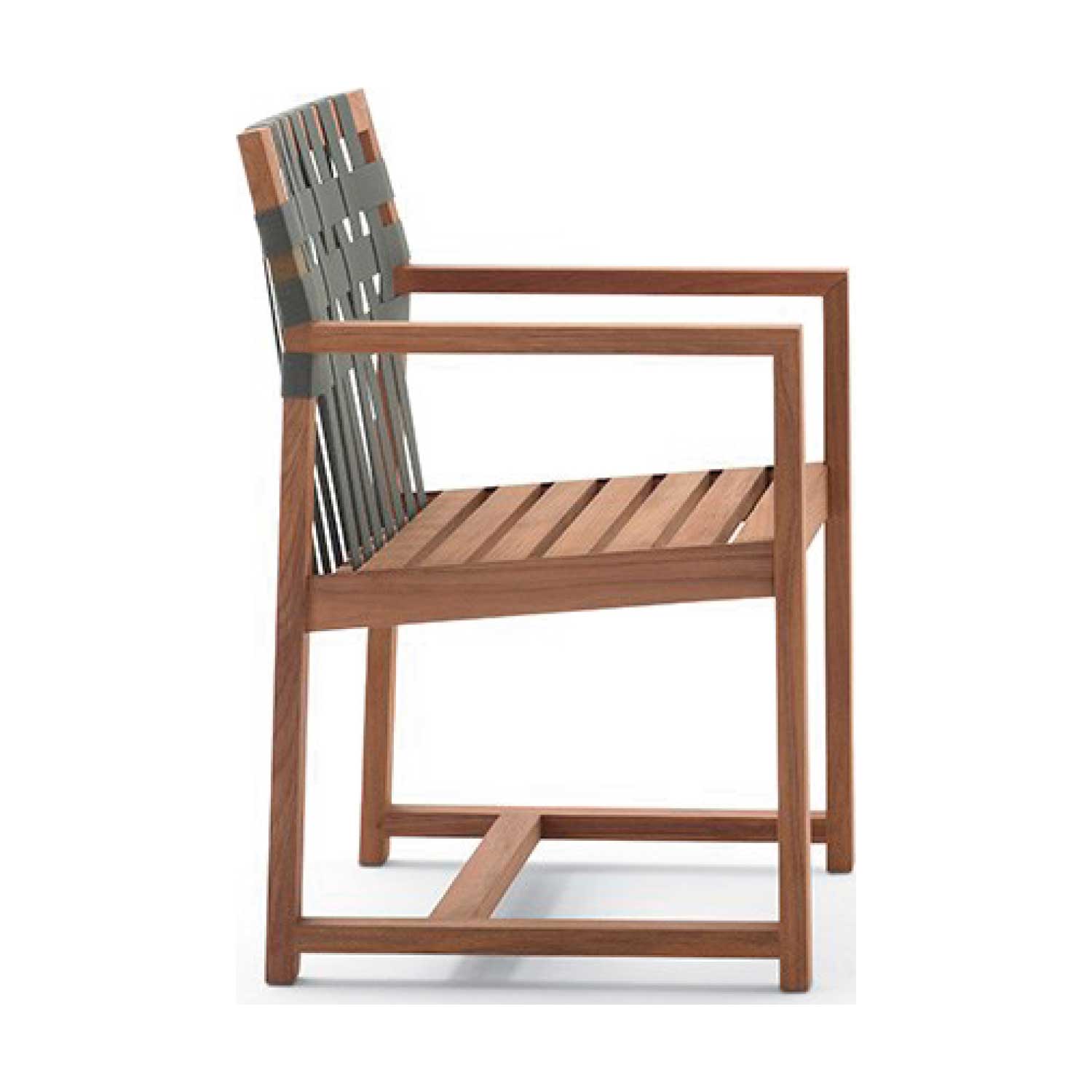 Holzsessel mit geflochtenem Rücken - P46
