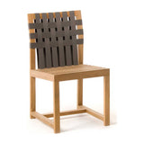 Holzstuhl mit geflochtenem Rücken - K46