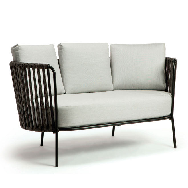 Sofa AM45 — Metallgestell mit handgeflochtenem Kordel-Detail
