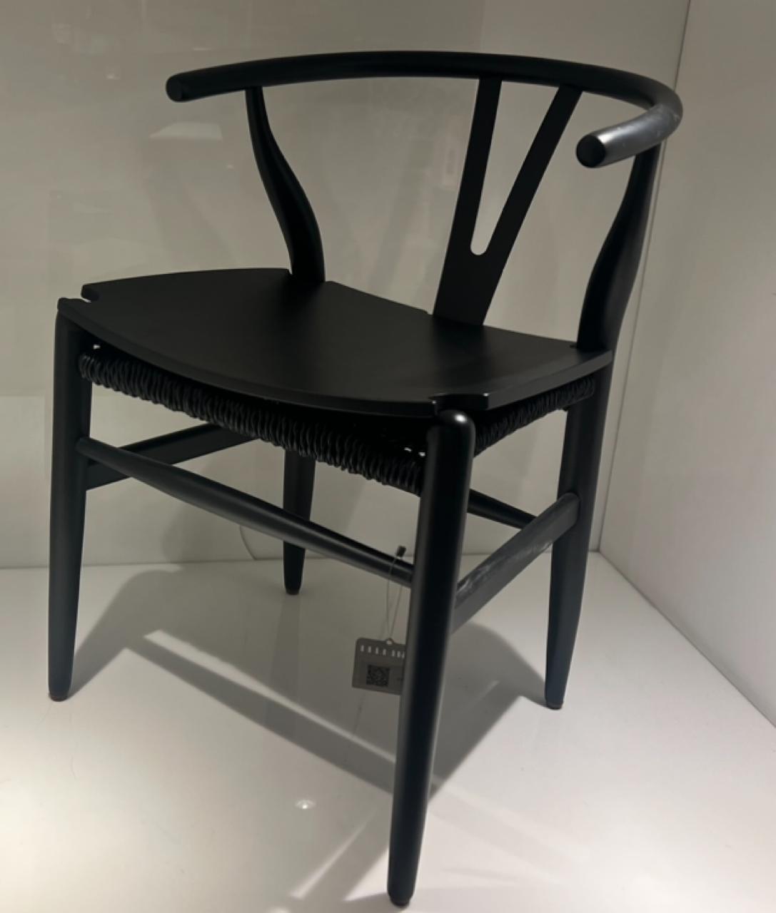 Holzarmlehnstuhl mit handgeflochtenem Sitz - P296W