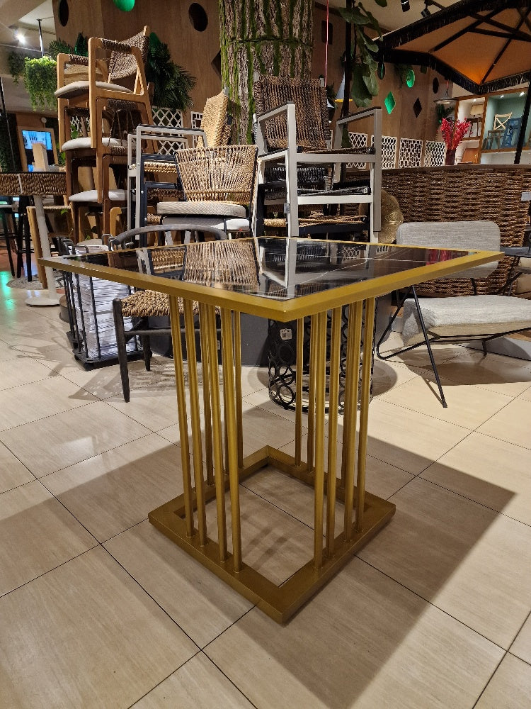 Compact-HPL-Tisch mit Aluminiumrahmen – COMMALU